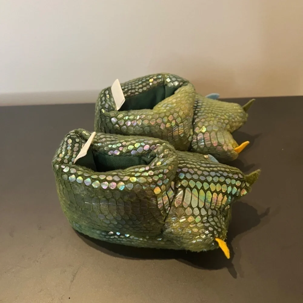 Toddler slippers size M NWOT